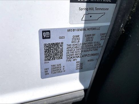 Used 2023 GMC Acadia SLE FWD image 3