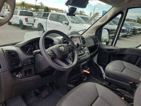 Used 2025 RAM ProMaster 2500 w/ Convenience Group image 17
