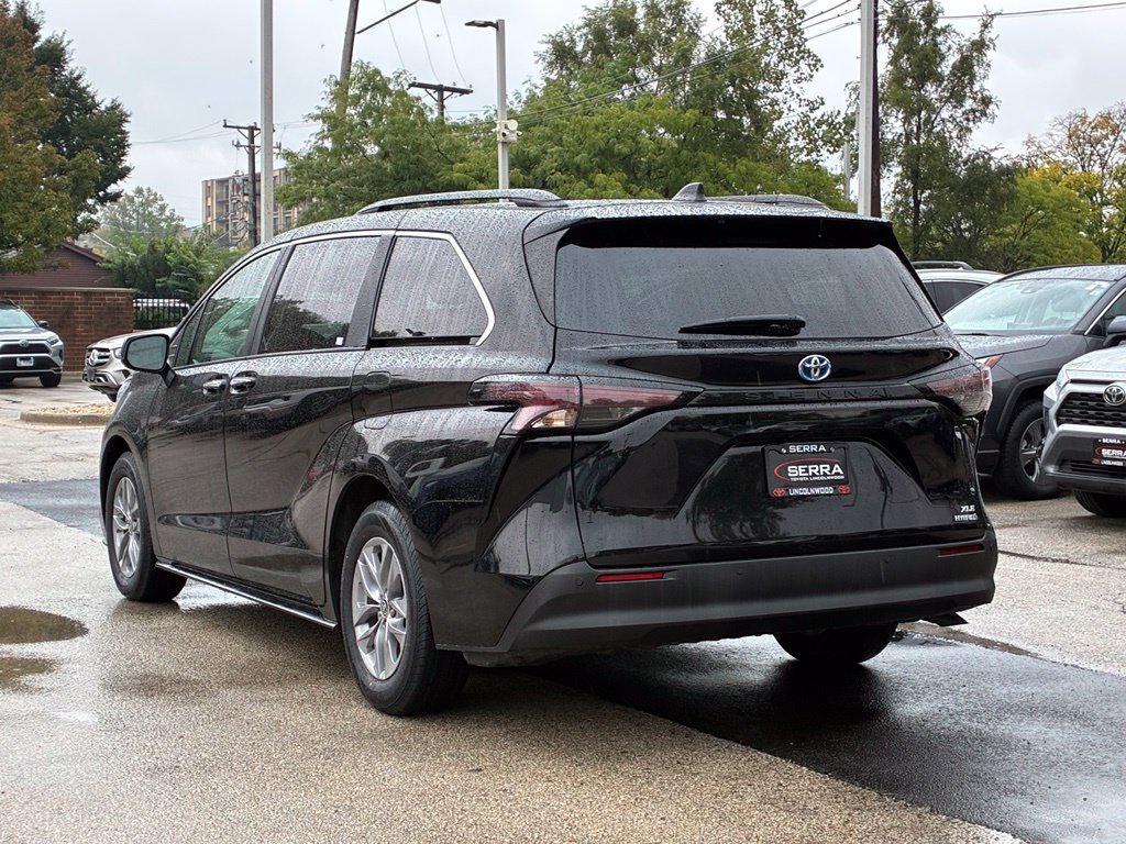 Used 2023 Toyota Sienna XLE FWD image 7