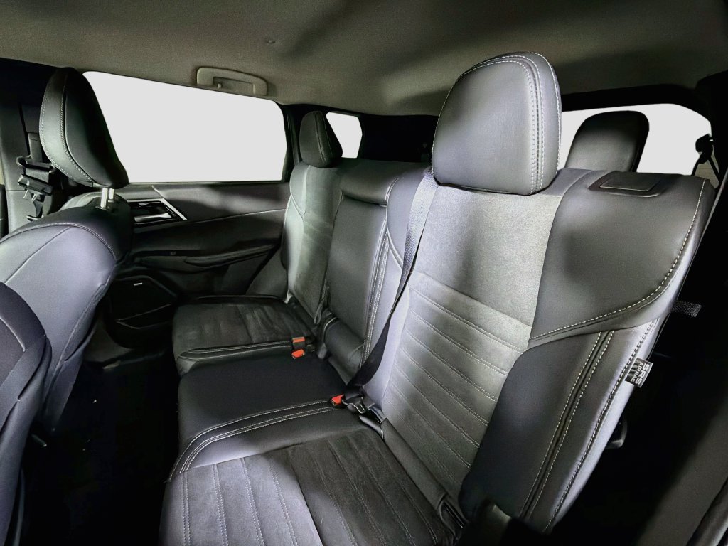 Used 2025 Mitsubishi Outlander SE AWD/4WD image 25