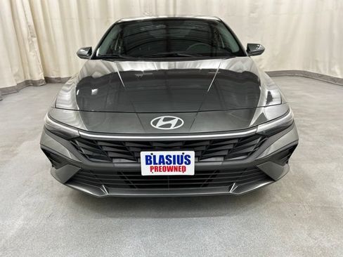 Used 2025 Hyundai Elantra SE FWD image 19