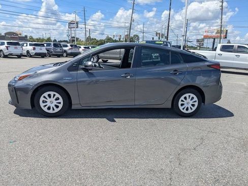 Used 2021 Toyota Prius LE FWD image 5