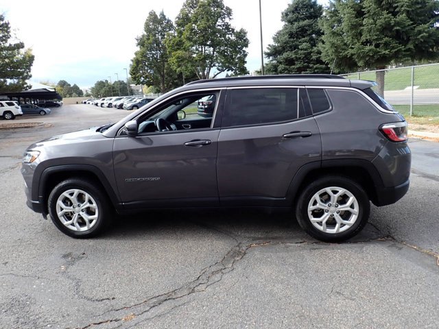 Used 2024 Jeep Compass Latitude AWD/4WD image 2