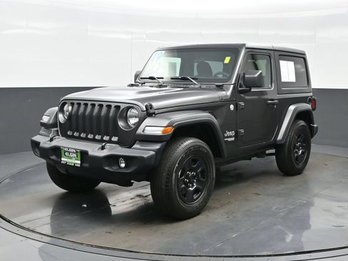 Used 2019 Jeep Wrangler Sport AWD/4WD image 2