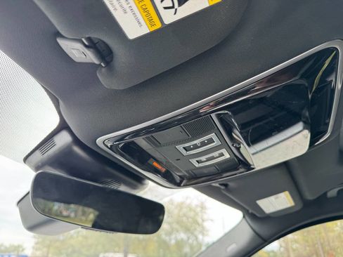 Used 2018 Land Rover Range Rover Velar R-Dynamic HSE image 24