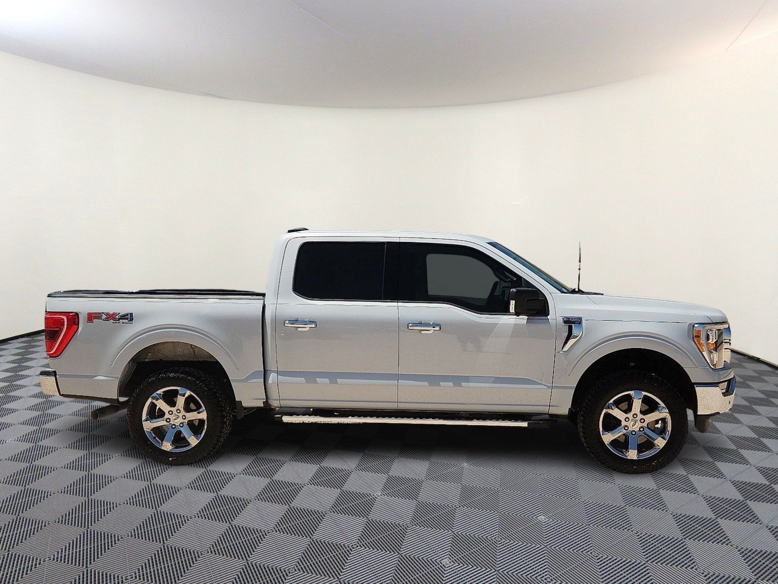 Used 2022 Ford F150 XLT w/ Equipment Group 302A High AWD/4WD image 5