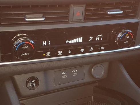 Used 2024 Nissan Rogue SV image 25