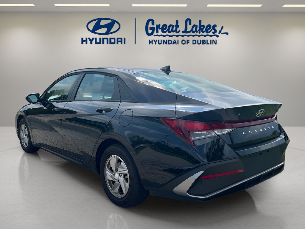 Certified 2026 Hyundai Elantra SE FWD image 3