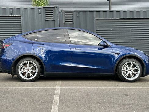 Used 2023 Tesla Model Y Long Range image 9