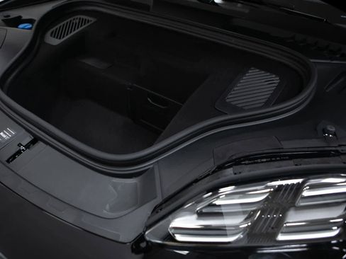 New 2026 Porsche Macan Turbo Electric image 40