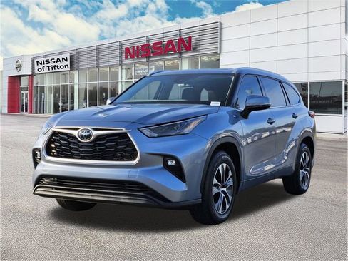 Used 2022 Toyota Highlander XLE image 3