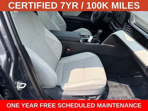 Used 2025 Toyota Camry XLE FWD image 9