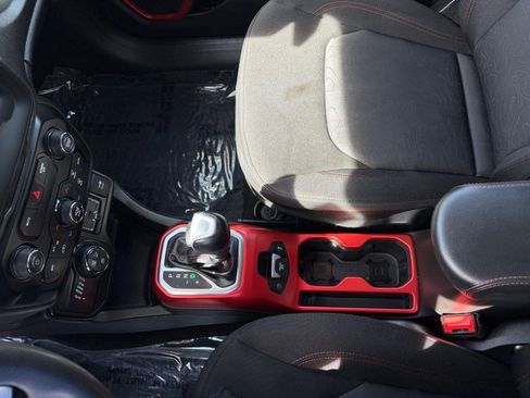 Used 2020 Jeep Renegade Trailhawk AWD/4WD image 18