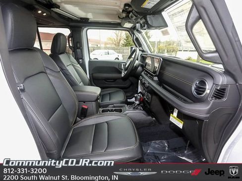 New 2025 Jeep Gladiator Sport w/ Premium Package image 19