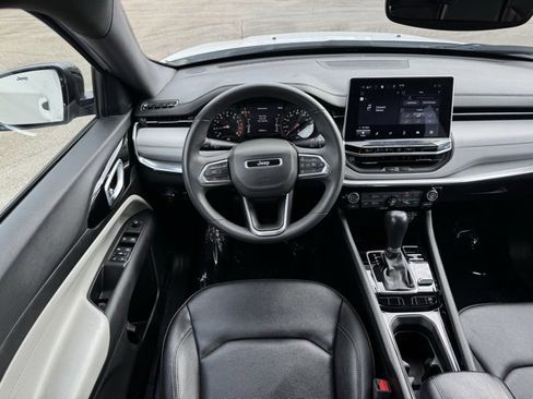 Used 2024 Jeep Compass Limited image 5