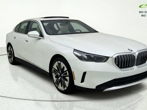 Used 2025 BMW 540i xDrive AWD/4WD image 1