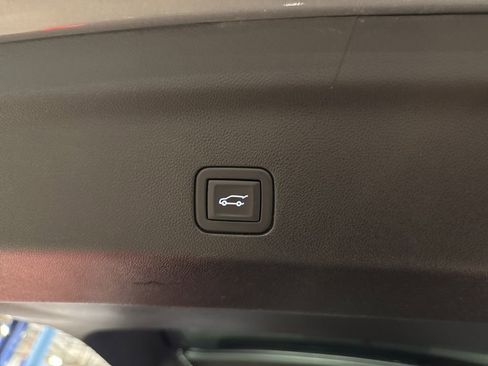 Used 2023 GMC Yukon SLT w/ SLT Premium Package image 48