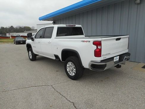 Used 2022 Chevrolet Silverado 3500 LT w/ Convenience Package image 3