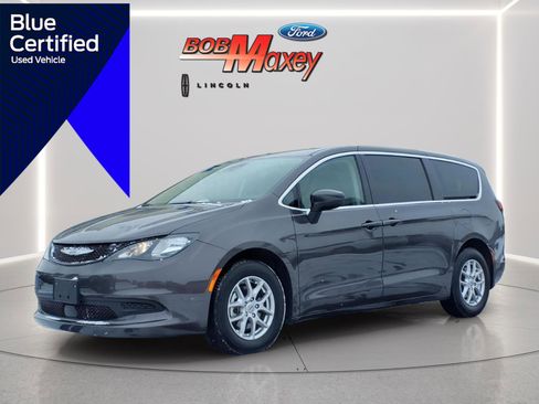 Used 2023 Chrysler Voyager LX image 1