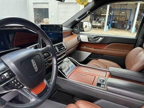 Used 2024 Lincoln Navigator L Reserve AWD/4WD image 21