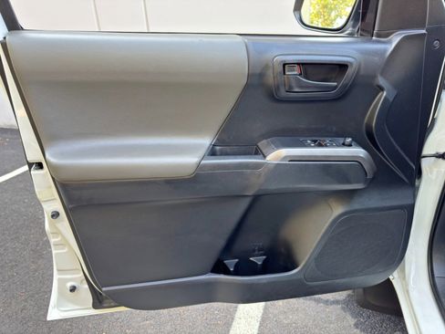 Used 2019 Toyota Tacoma SR5 image 31