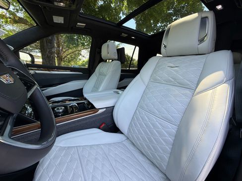 Used 2026 Cadillac Escalade Platinum Luxury RWD image 11
