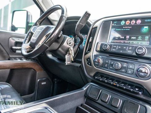 Used 2017 GMC Sierra 2500 Denali w/ Duramax Plus Package image 28