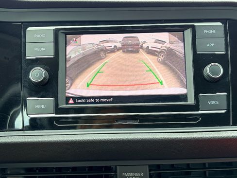 Used 2024 Volkswagen Jetta SE FWD image 18