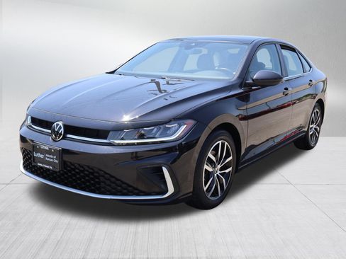 Used 2025 Volkswagen Jetta SE FWD image 3