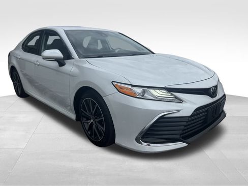 Used 2021 Toyota Camry XLE image 4