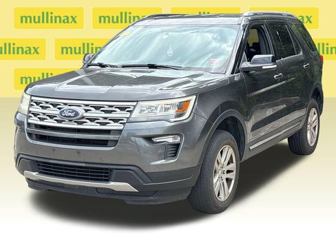 Used 2018 Ford Explorer XLT w/ Equipment Group 202A AWD/4WD image 12