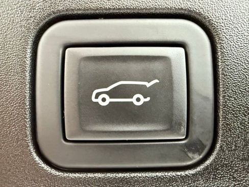 Used 2024 Cadillac XT4 Sport image 16