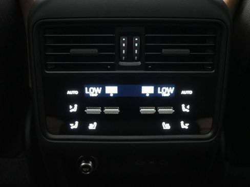 Certified 2026 Porsche Cayenne S AWD/4WD image 22