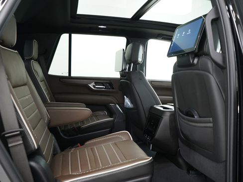 Used 2025 GMC Yukon Denali Ultimate AWD/4WD image 15