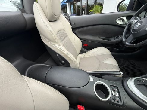 Used 2010 Nissan 370Z Touring w/ Sport Pkg RWD image 41