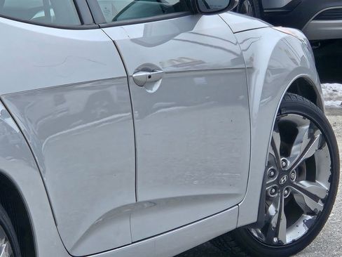 Used 2016 Hyundai Veloster Base w/ Option Group 03 image 17