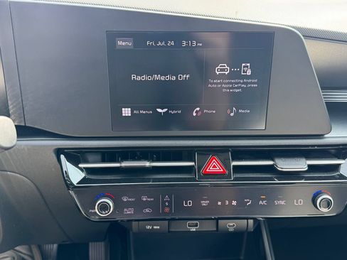 Used 2024 Kia Niro LX FWD image 17