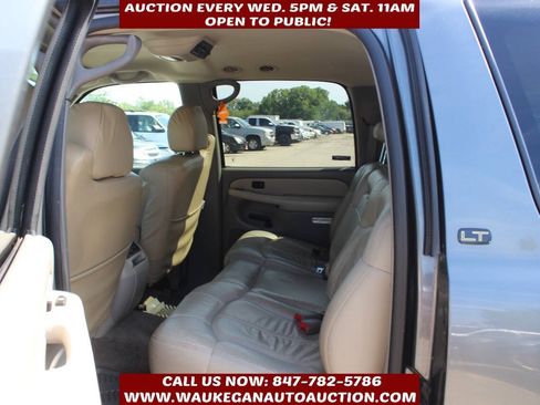 Used 2000 Chevrolet Suburban LT w/ LT Preferred Equipment Group AWD/4WD image 7
