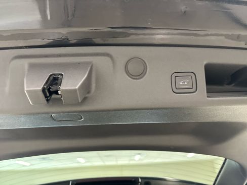 Used 2023 Chevrolet Equinox LT image 13