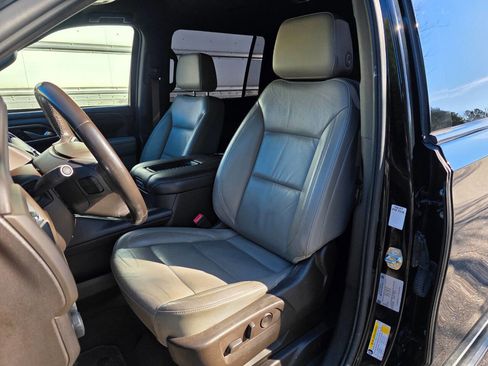 Used 2021 Chevrolet Suburban LT image 13