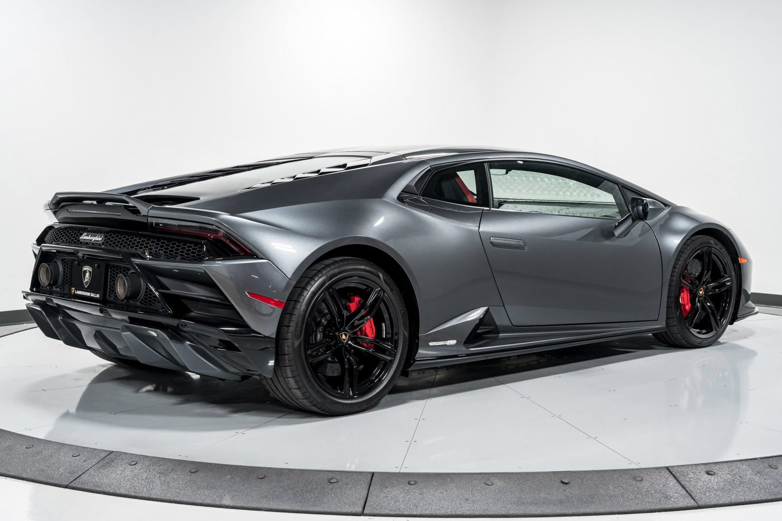 Used 2021 Lamborghini Huracan EVO RWD image 3