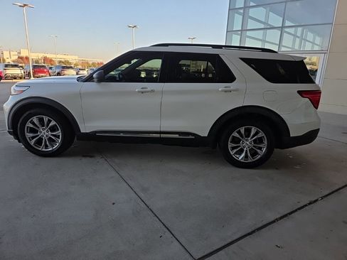 Used 2020 Ford Explorer XLT w/ Equipment Group 202A image 2
