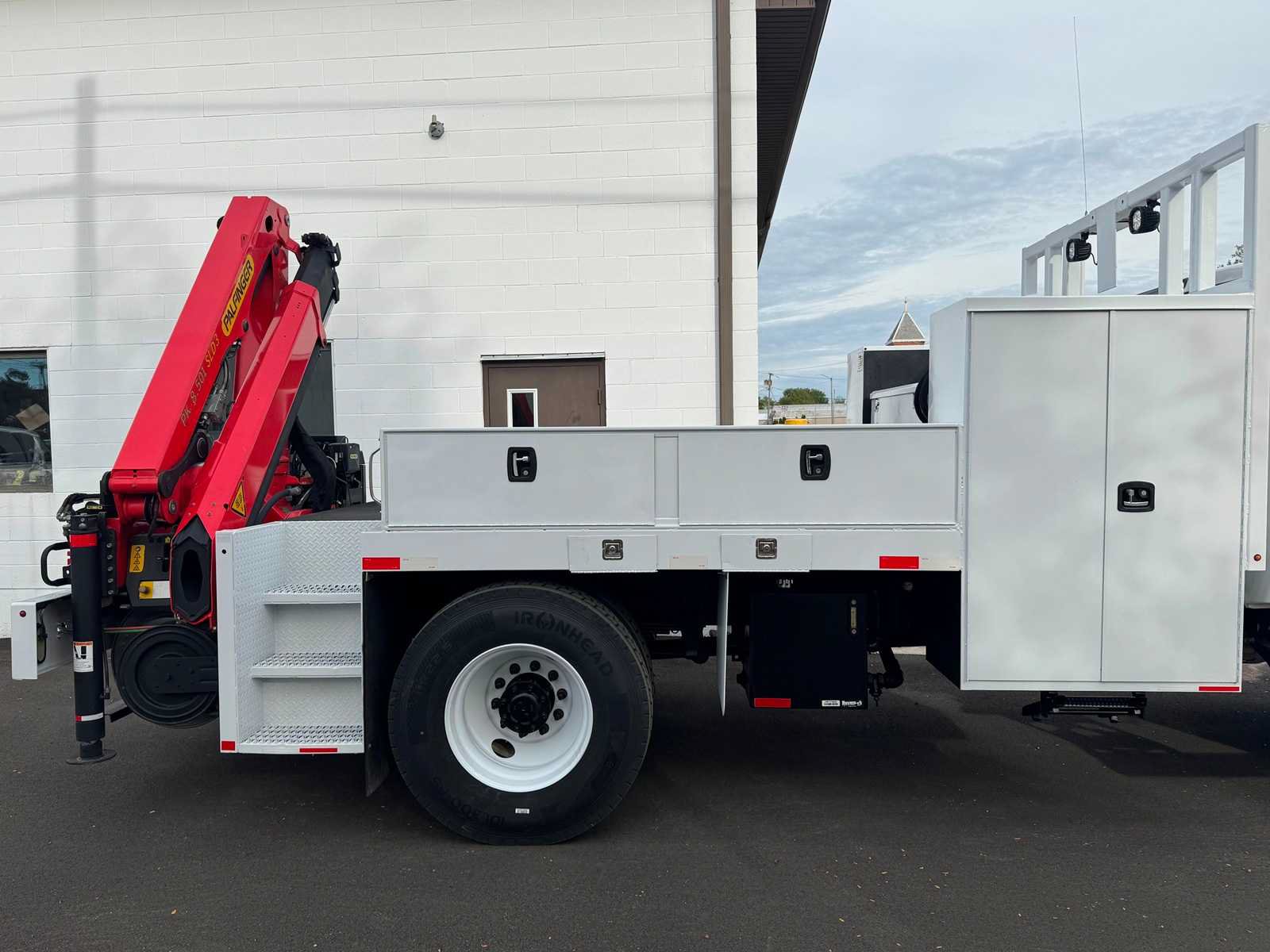 Used 2021 Ford F750 2WD Crew Cab Super Duty image 4