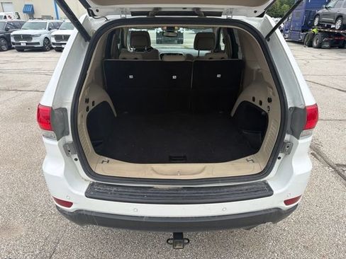 Used 2018 Jeep Grand Cherokee Laredo AWD/4WD image 15