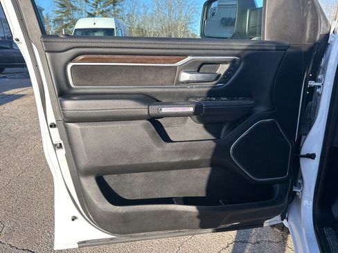 Used 2022 RAM 1500 Laramie AWD/4WD image 16