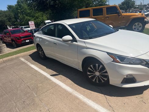 Used 2020 Nissan Altima 2.5 S FWD image 5