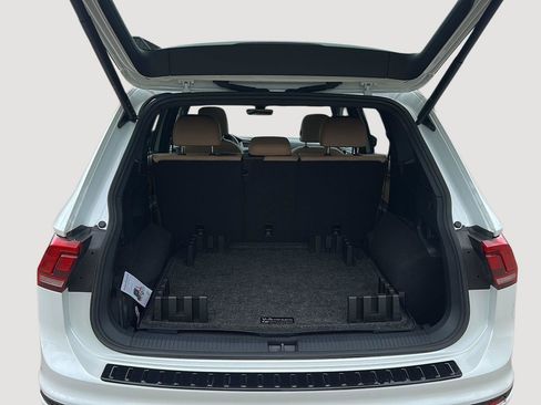 Used 2024 Volkswagen Tiguan SE R-Line AWD/4WD image 15