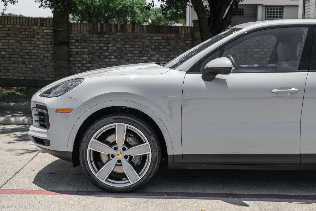 Used 2023 Porsche Cayenne S Platinum AWD/4WD image 22