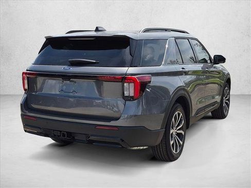 New 2026 Ford Explorer ST-Line RWD image 2