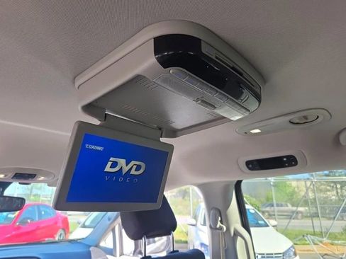 Used 2018 Chrysler Pacifica Touring Plus w/ Tire & Wheel Group image 7